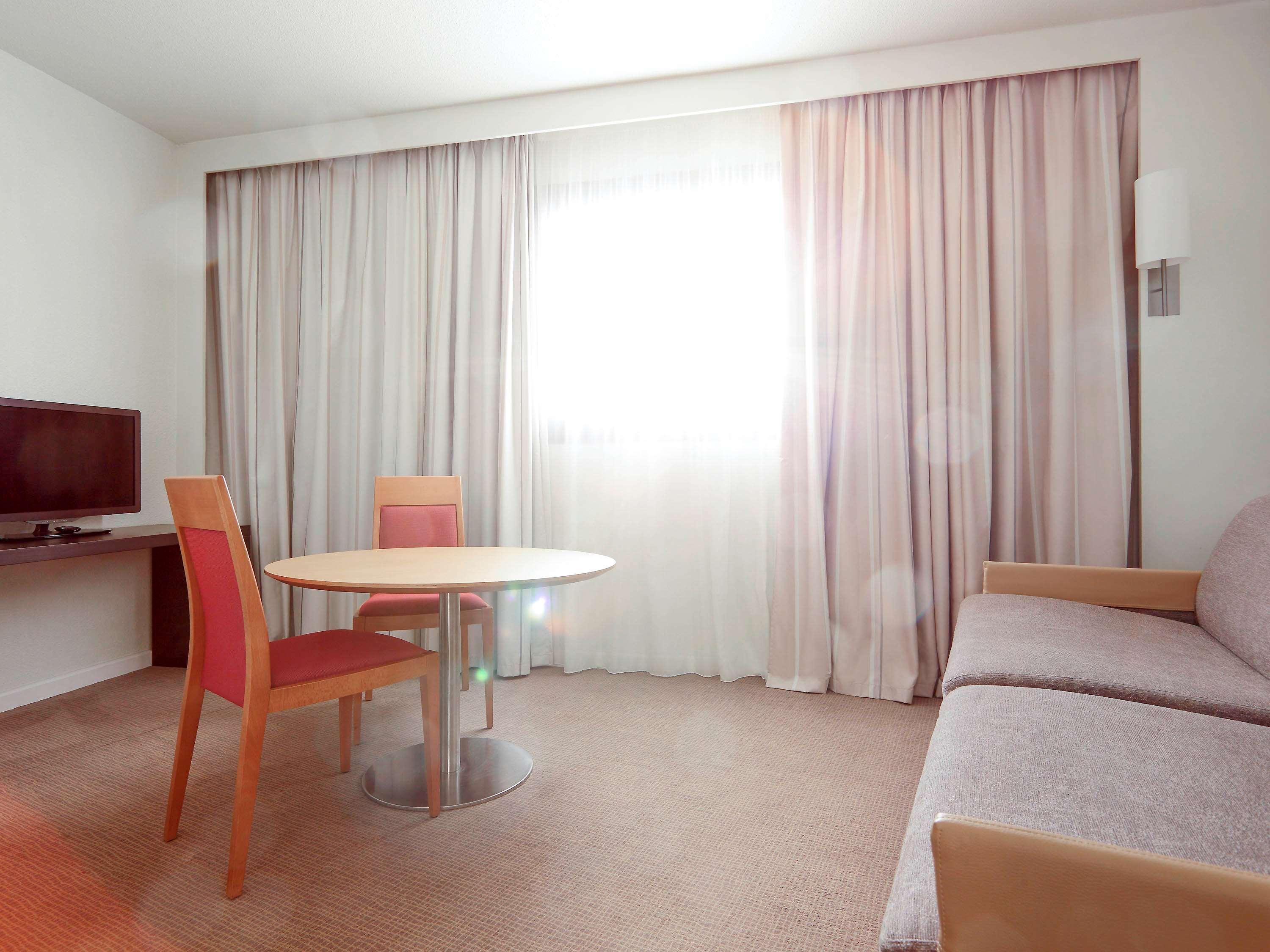 Novotel Atria Nimes Centre Esterno foto