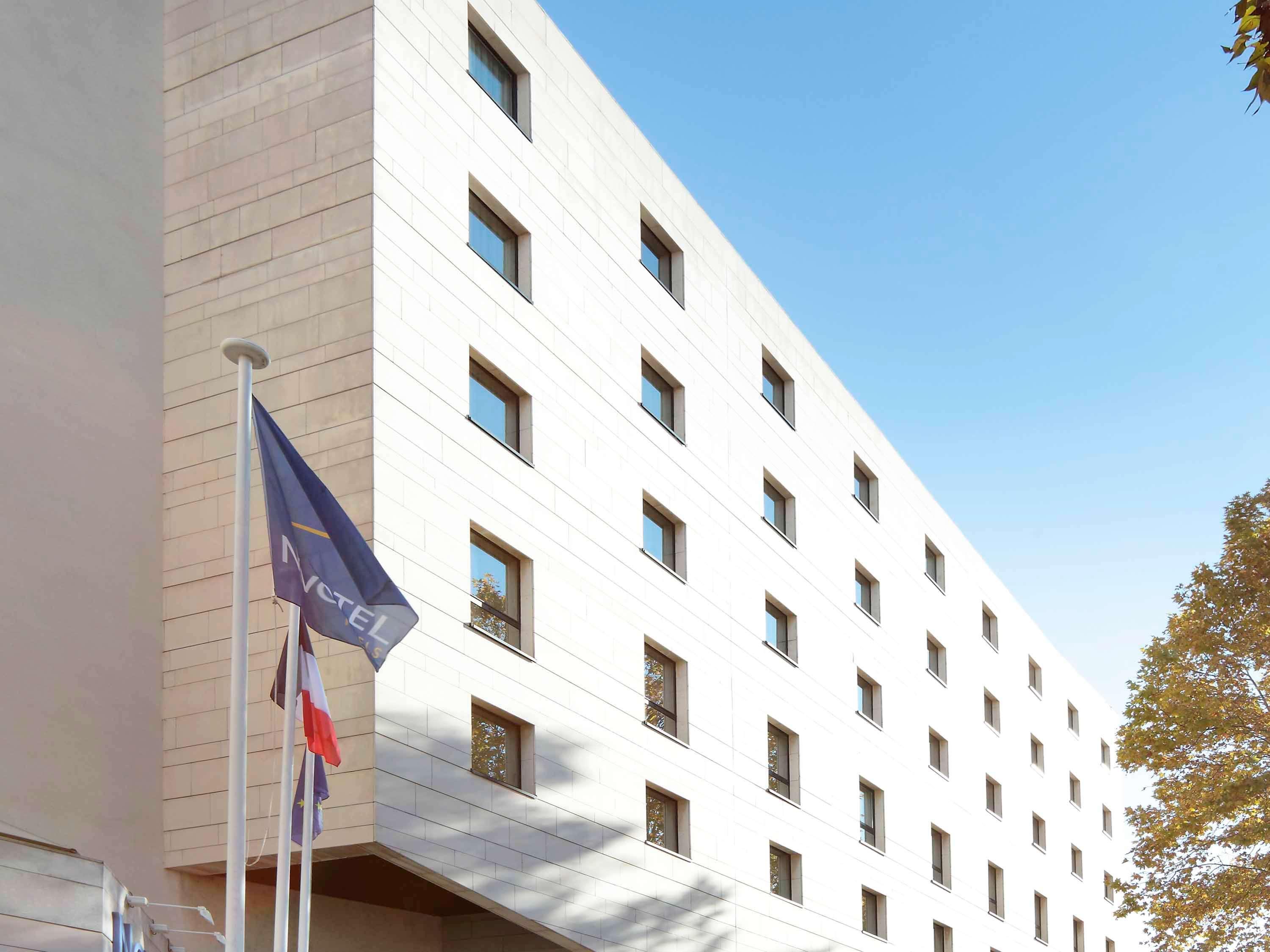 Novotel Atria Nimes Centre Esterno foto