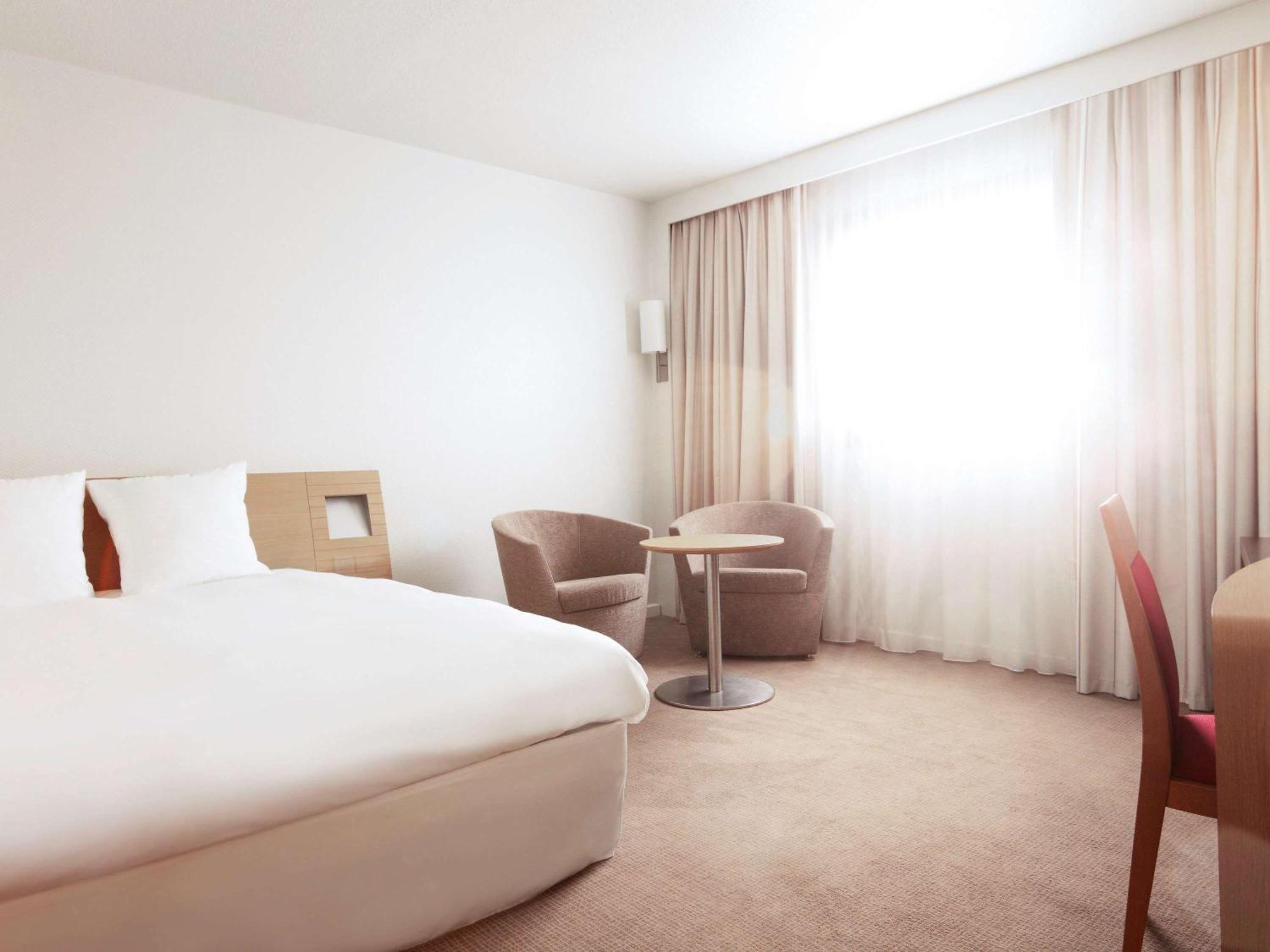 Novotel Atria Nimes Centre Esterno foto