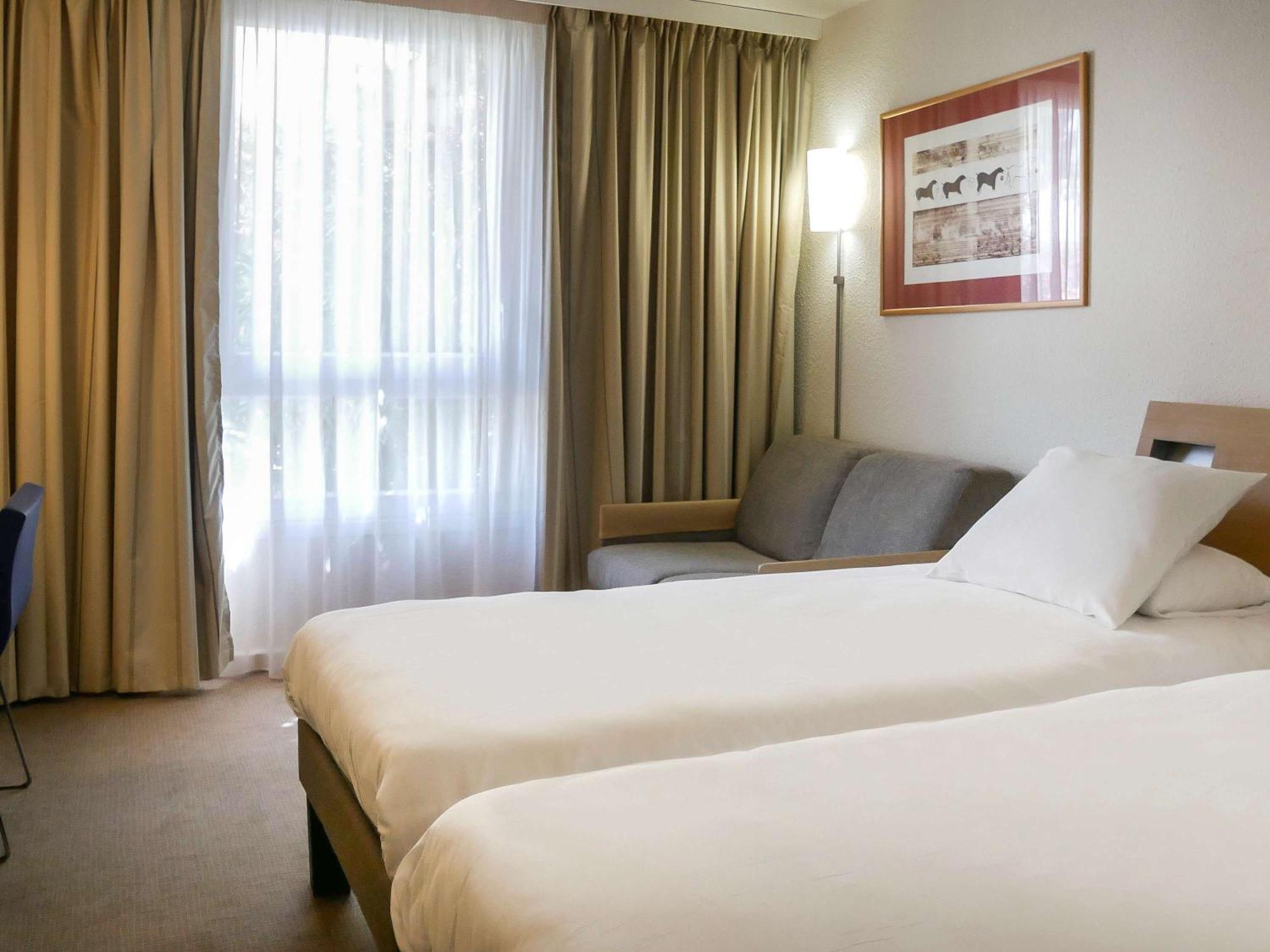 Novotel Atria Nimes Centre Esterno foto
