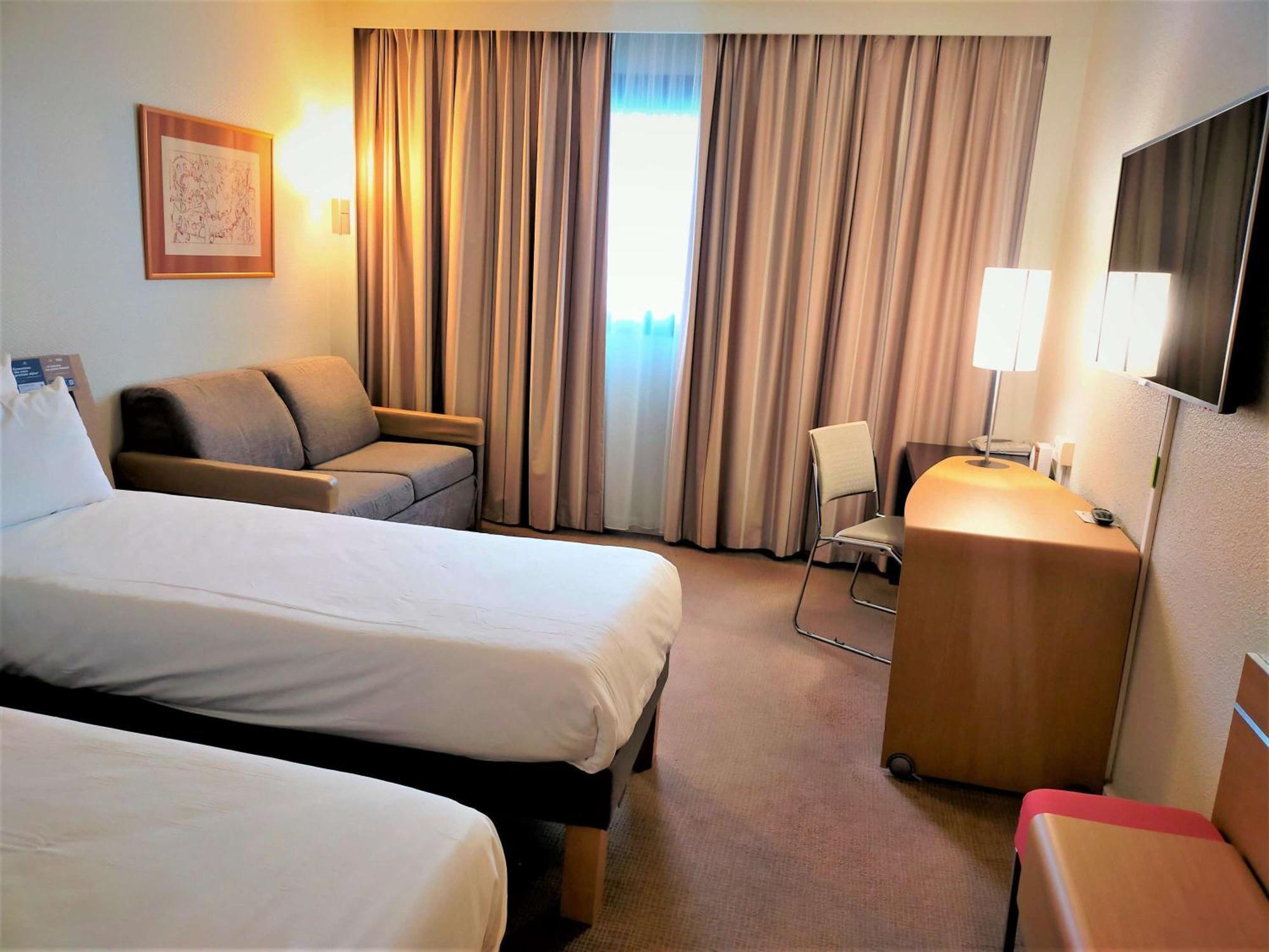 Novotel Atria Nimes Centre Esterno foto