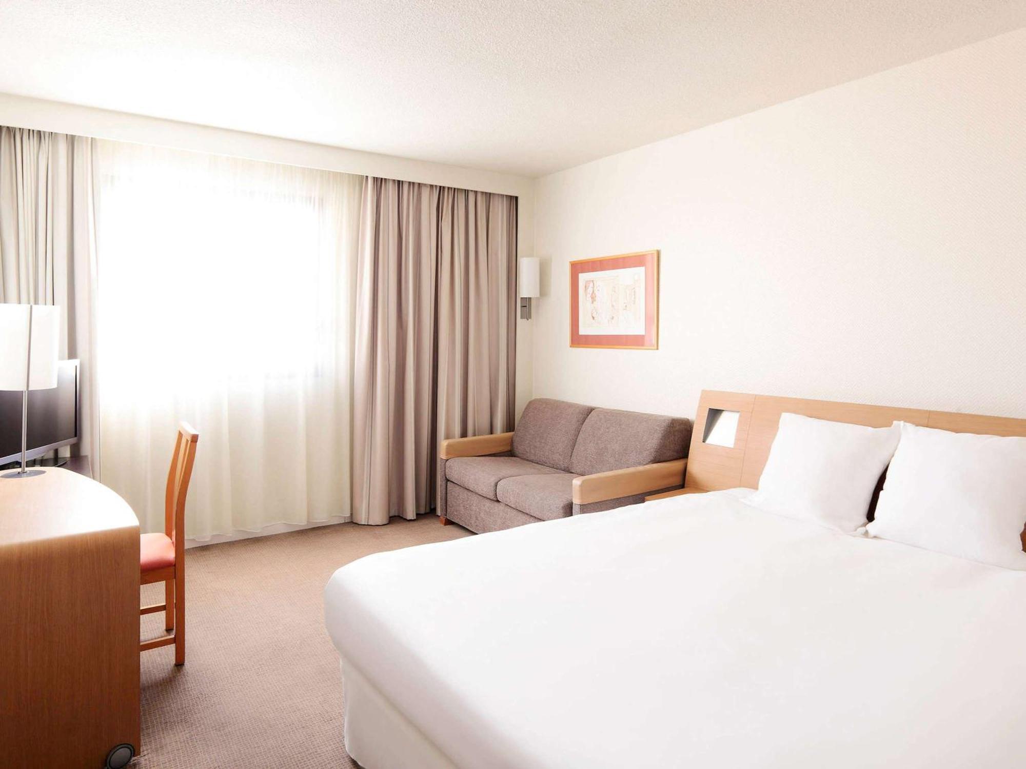 Novotel Atria Nimes Centre Esterno foto
