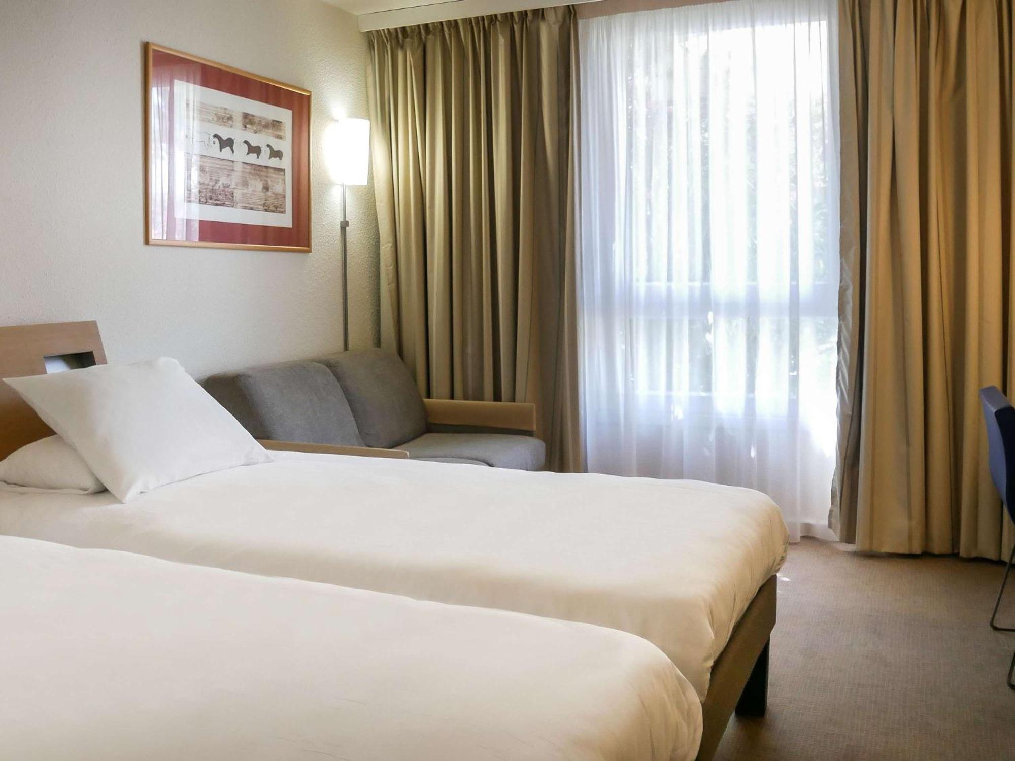 Novotel Atria Nimes Centre Esterno foto