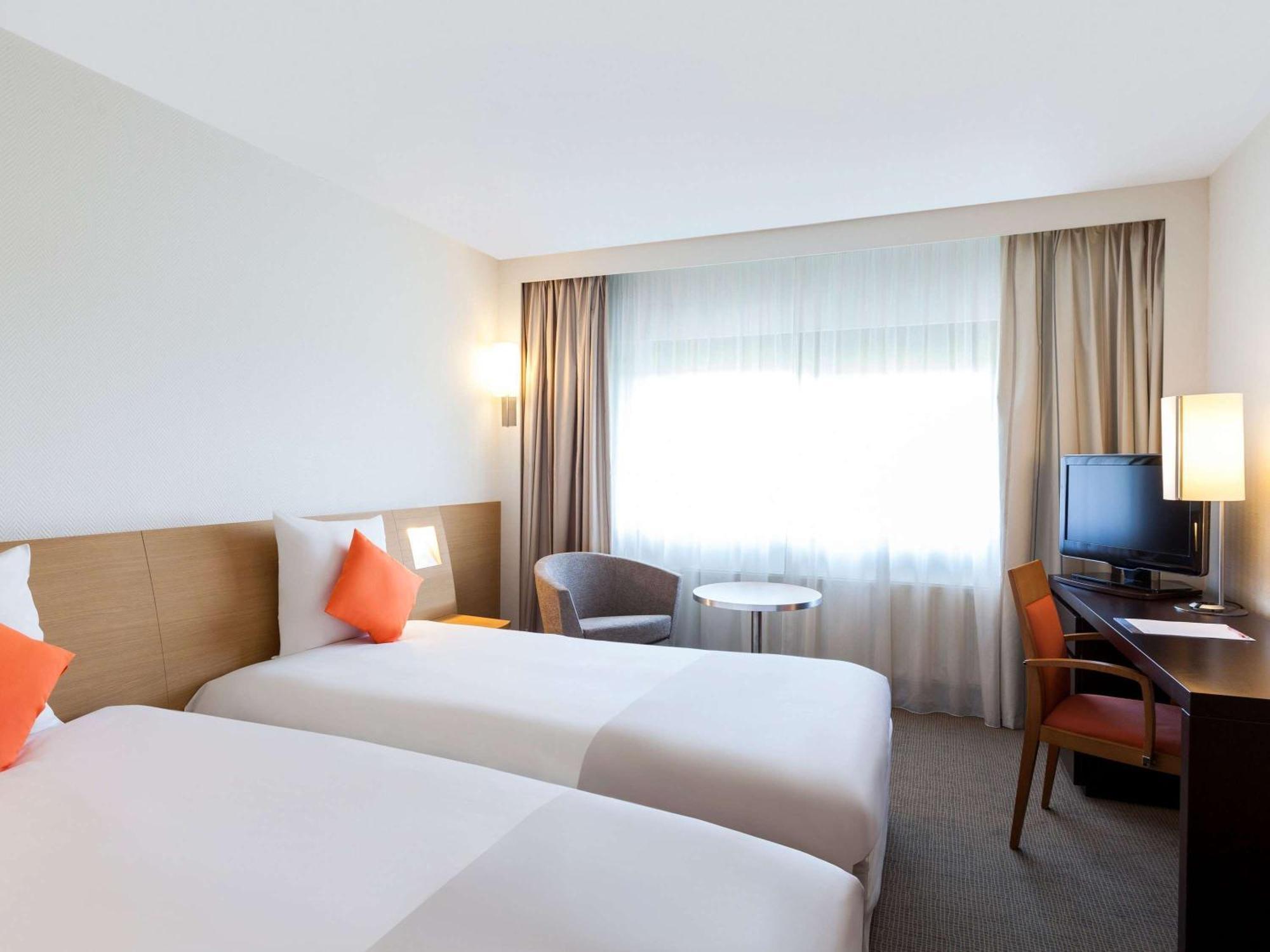 Novotel Atria Nimes Centre Esterno foto