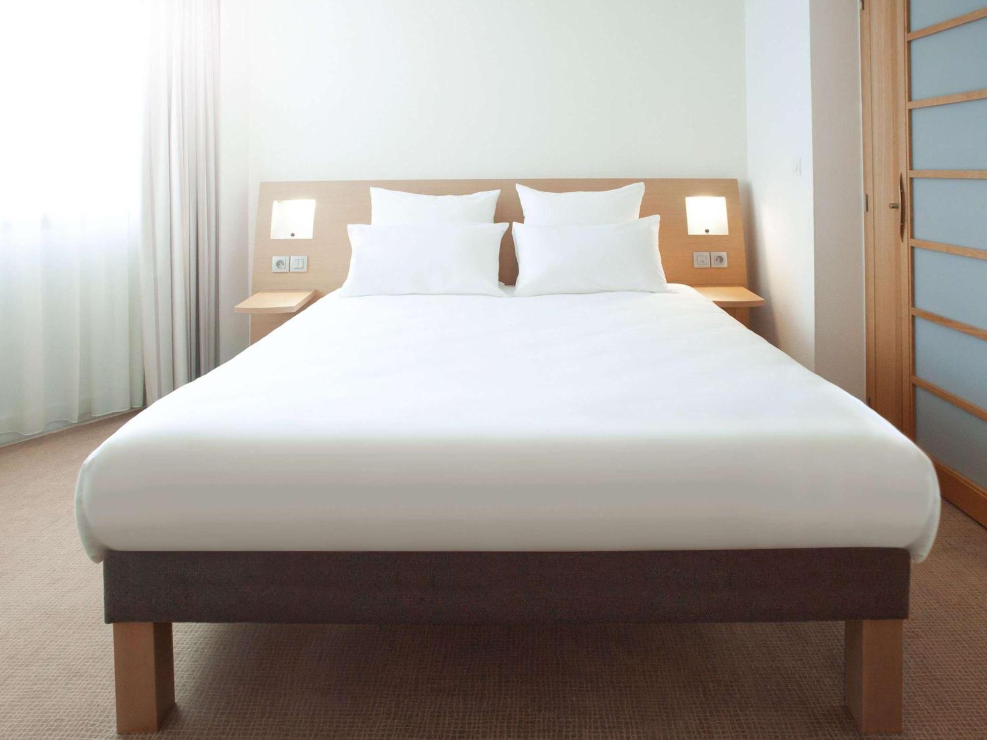 Novotel Atria Nimes Centre Esterno foto