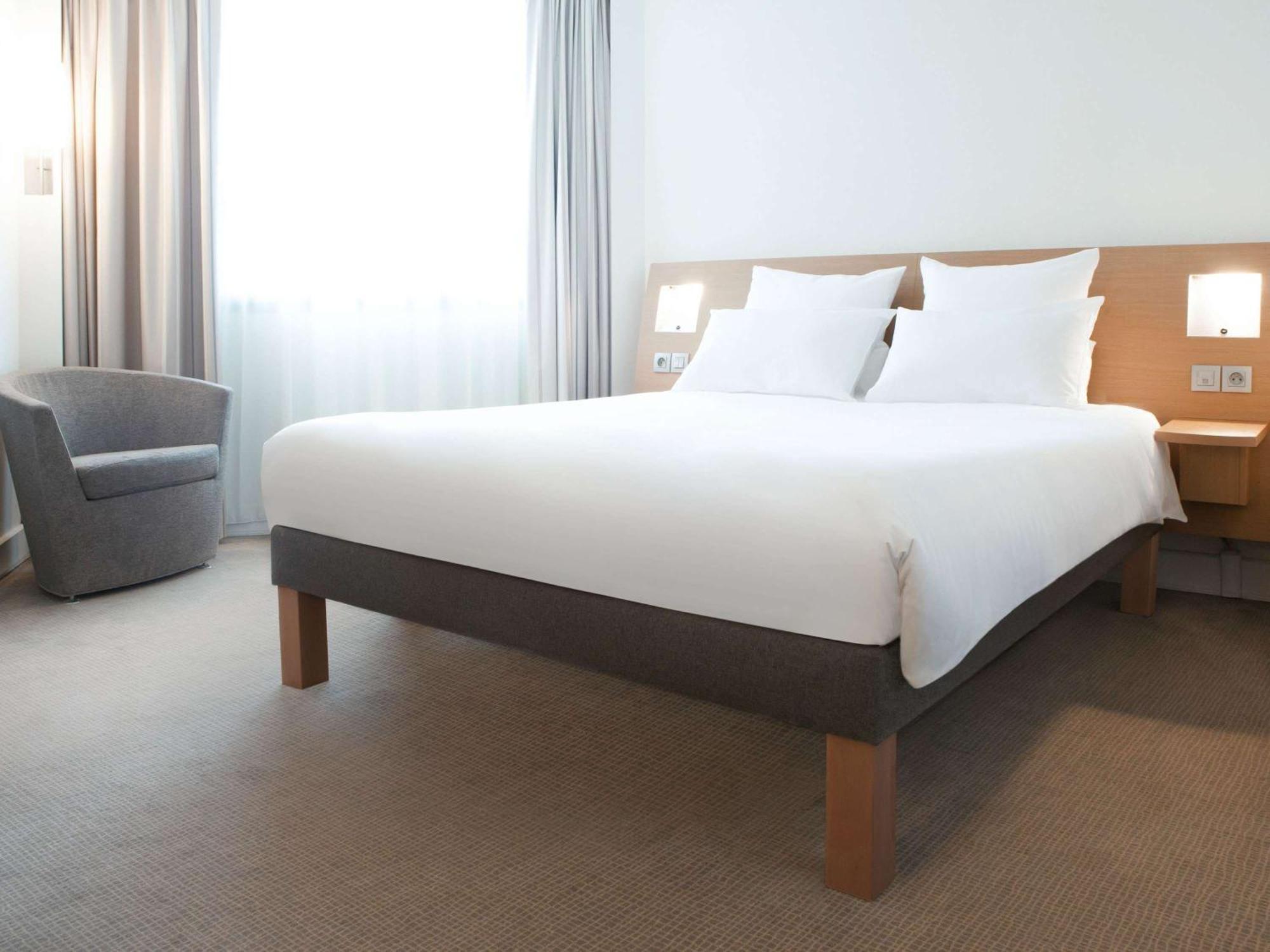 Novotel Atria Nimes Centre Esterno foto