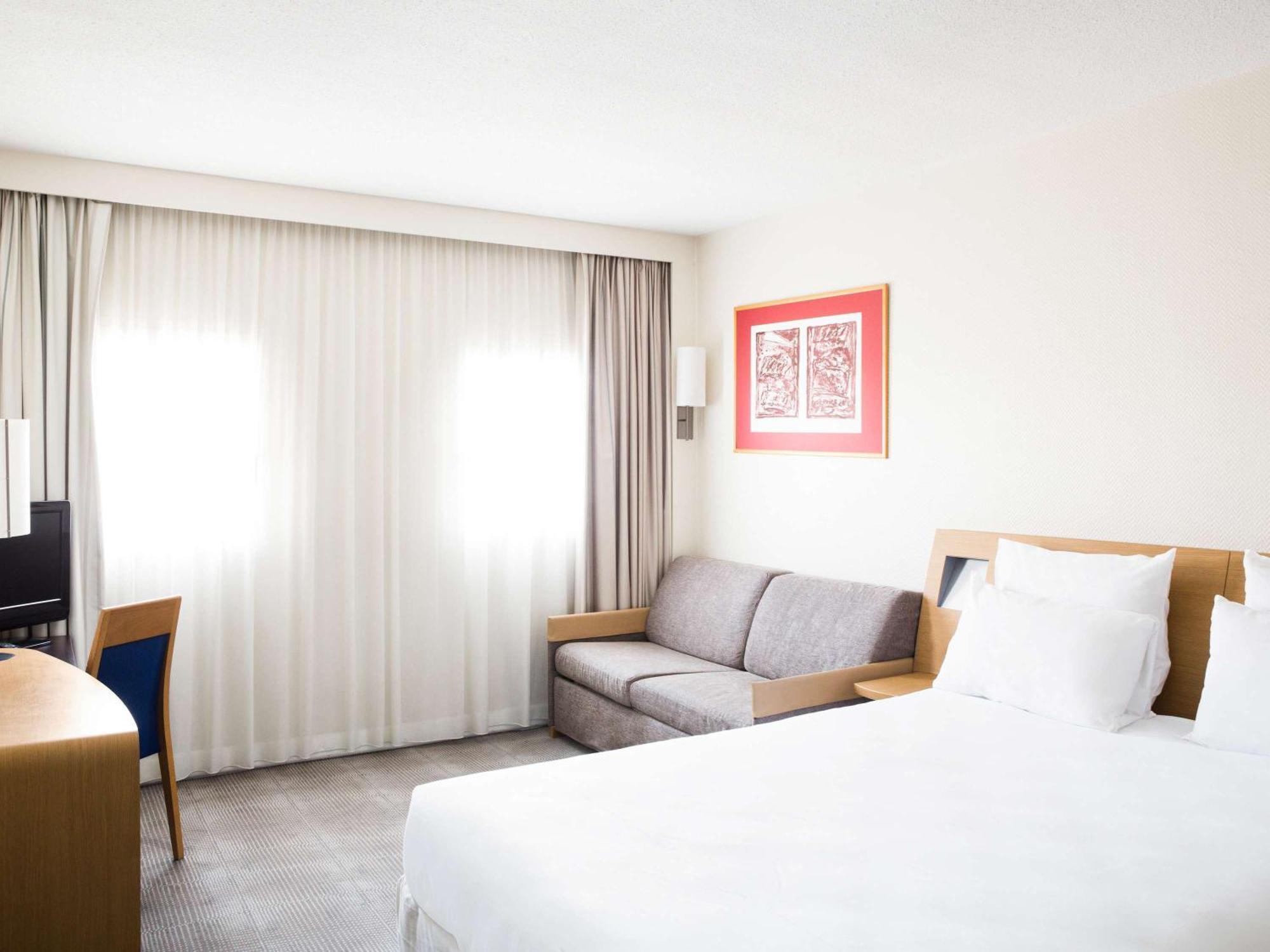 Novotel Atria Nimes Centre Esterno foto